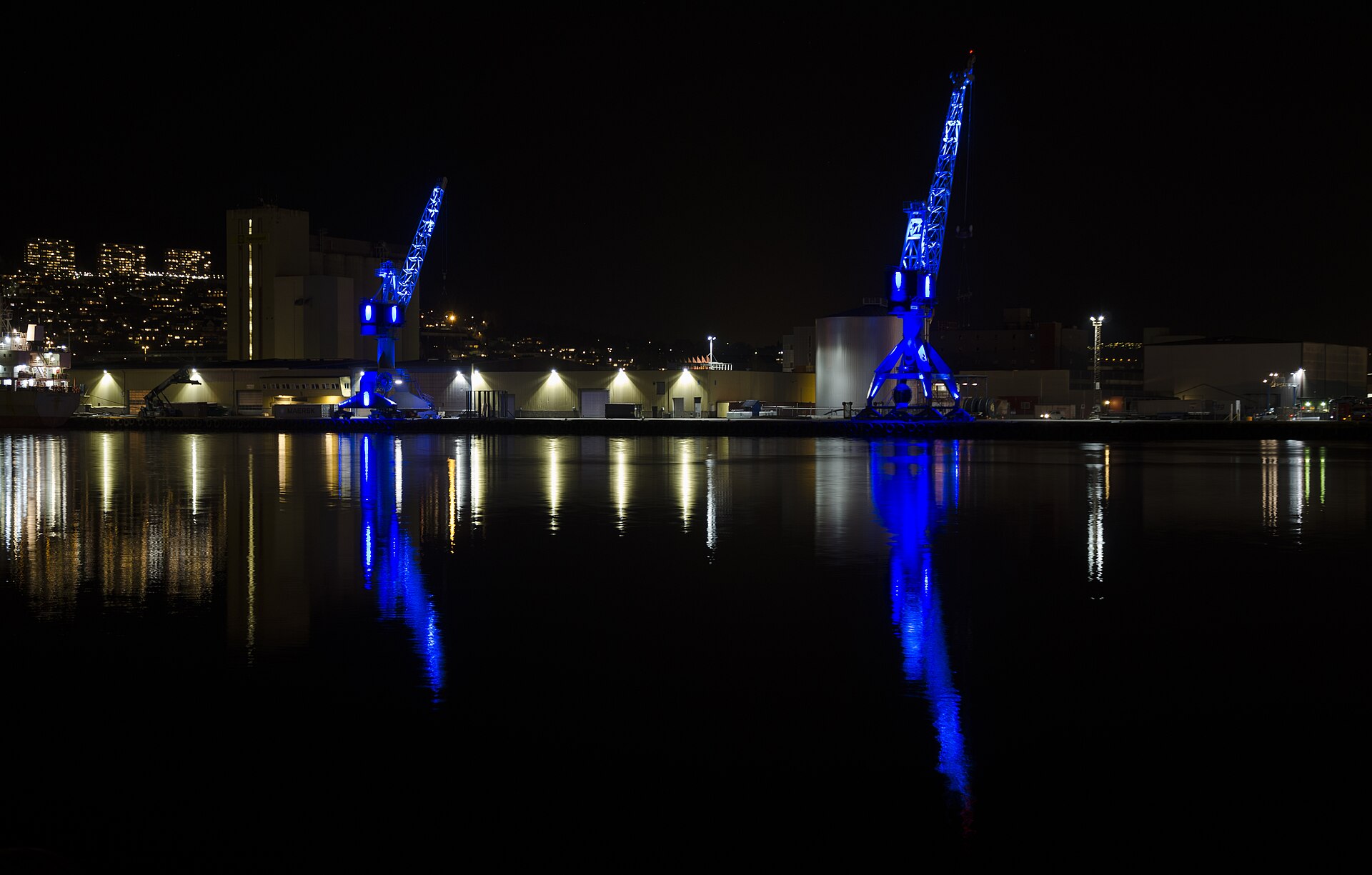 Port of Drammen — Container gantry cranes — night operations